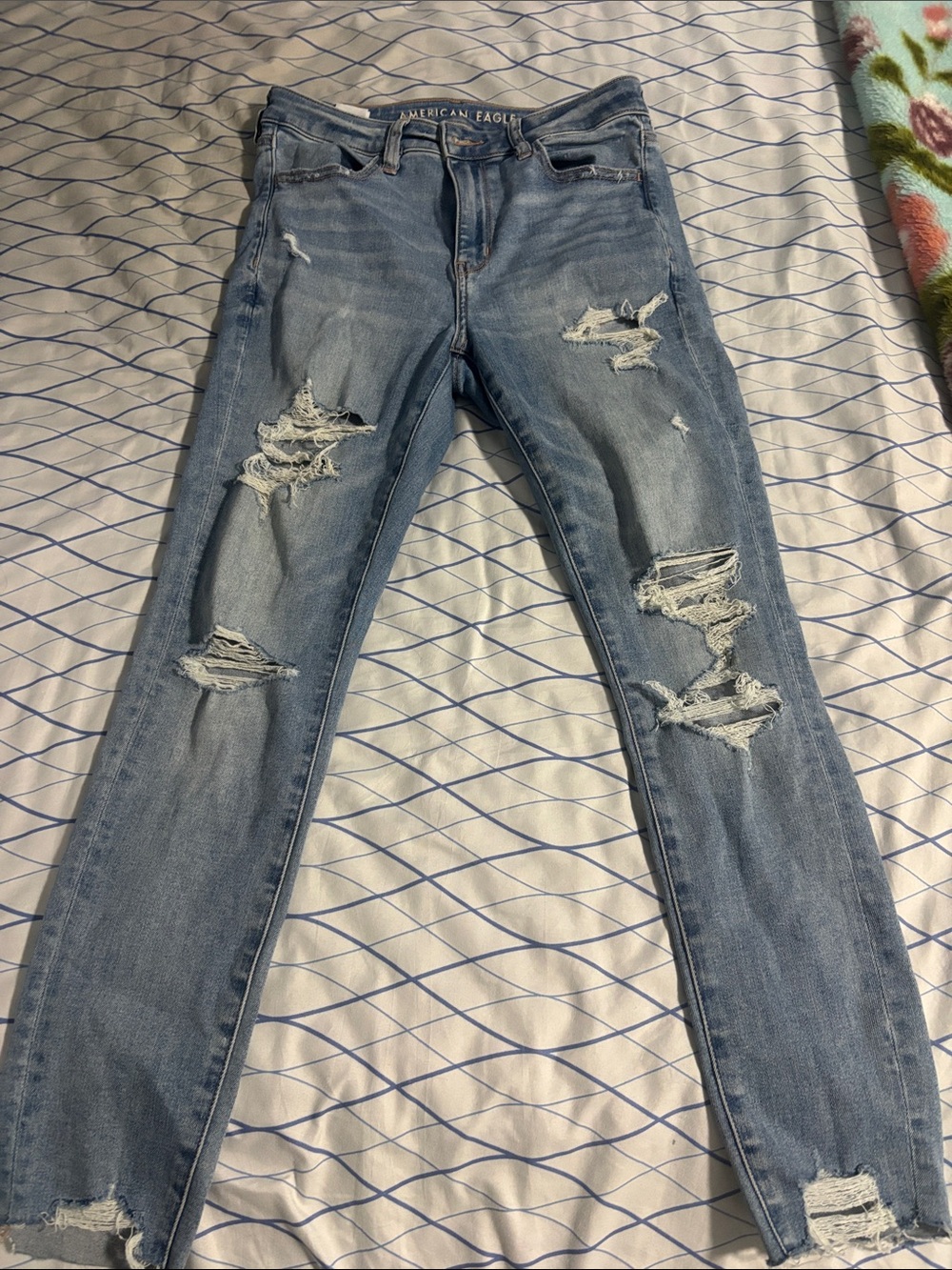 American Eagle Outfitters Women's Light Blue Ripped Skinny Jeans